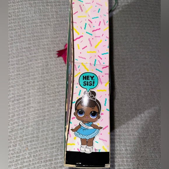 L.O.L. Surprise! Grill & Groove Camper Playset bundled with a new LOL Doll - Picture 6 of 6